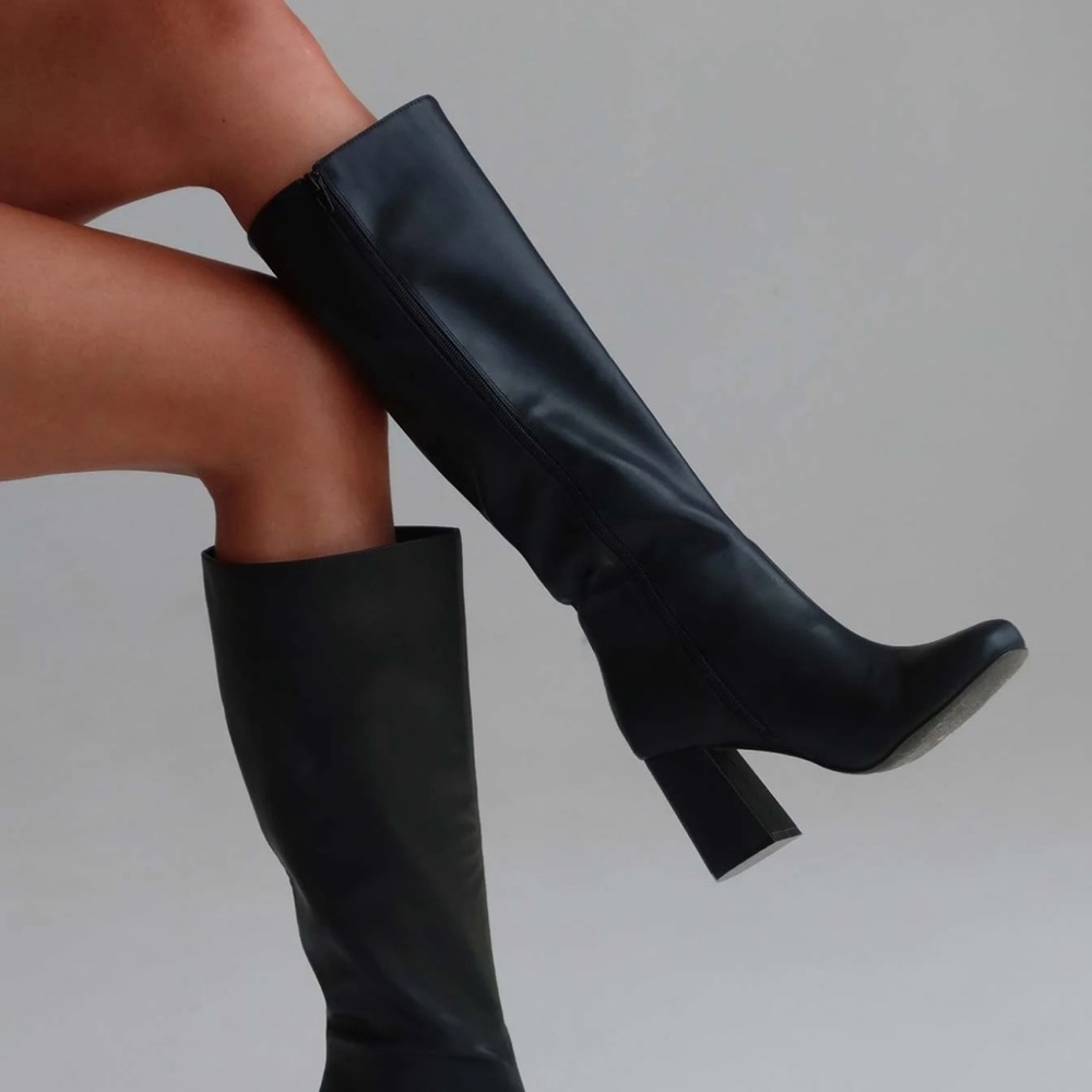 Elegant Black Knee-High Women's Boots